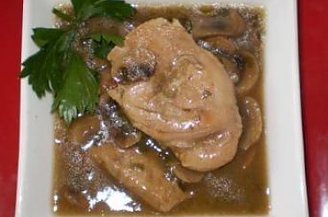 Kurczak z pieczarkami doprawiony oliwą truflową ..Przepisy na : http://www.kulinaria.foody.pl/ , http://www.kuron.com.pl/ i http://kulinaria.uwrocie.info #kurczak #pieczarki #OliwaTruflowa #obiad #gotowanie #kulinaria #PrzepisyKulinarne