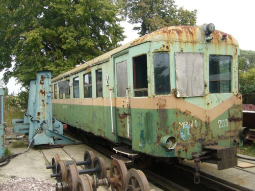 Mam nadzieję że ten wagon wyjedzie kiedyś na trasę Rogowskiej Wąskotorówki.