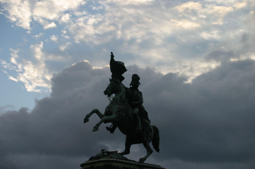 Pomnik arcyksięcia Karola Ludwika Habsburga na Placu Bohaterów przed cesarską rezydencją w Wiedniu. #pomnik #Wiedeń