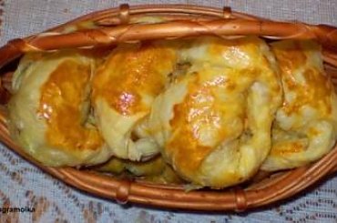 Rozki z ciasta francuskiego z obgotowaną kapustą i pieczarkami
Przepisy do zdjęć zawartych w albumie można odszukać na forum GarKulinar .
Tu jest link
http://garkulinar.jun.pl/index.php
Zapraszam. #CiastoFrancuskie #rożki #wypieki #kapusta