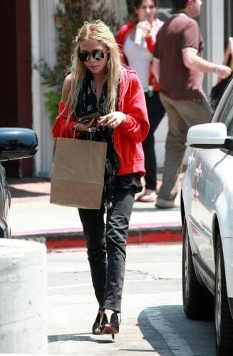 MK out and about in Malibu-paparazzi lipiec 2007