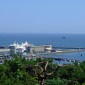 Widok na zatokę Pucką. robione z Kamiennej Góry. w głębi (za oceanarium) schowany Hanseatic #Gdynia #ZatokaPucka #Hanseatic #KamiennaGóra