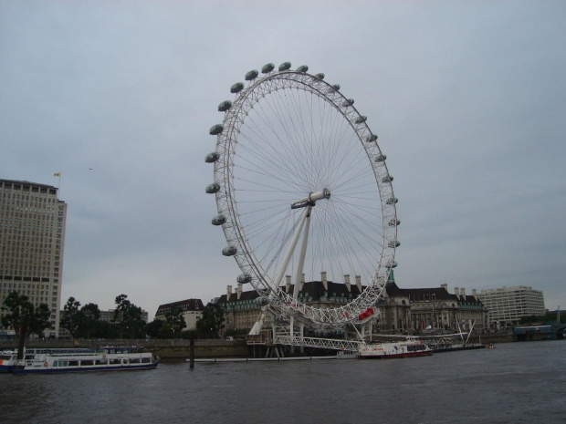 London Eye zwane Kołem Milenijnym #LondonEye #Tamiza #statek