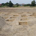 Zdjęcia z wykopalisk archeologicznych w miejscowości Staw koło Wielunia. Pozostałości po piecach