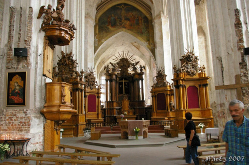 Nawa główna. Było tu kiedyś 14 barokowych i rokokowych ołtarzy z XVII-XVIIIw. Ambona z 1690r. #Wilno #KościółBernardynów