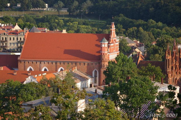 Z zewnątrz kościół wygląda jak nowy. Pieniądze z UE poszły na odnowienie dachu i elewacji zewnętrznej. Wnętrze kościoła przeznaczone jest tylko dla ludzi o mocnych nerwach. #Wilno #KościółBernardynów