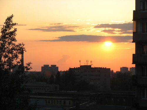 zachód słońca na widzewem #Łódź #Lodz #zachód #słońce #niebo #miasto #widzew