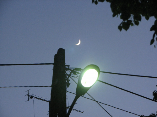 księżyc z latarnią #niebo #noc #księżyc #latarnia