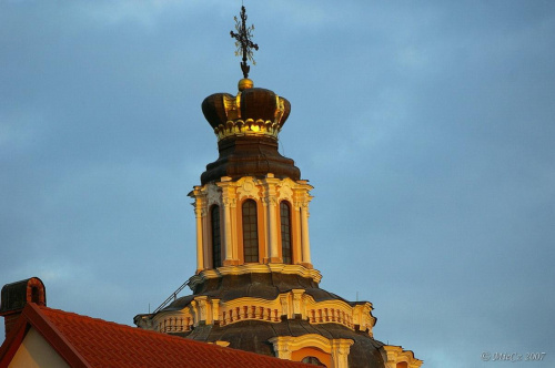W 1966r. sowieci usunęli z kościoła wszelkie ślady polskości i uruchomili muzeum ateizmu z posągiem lenina w miejscu ołtarza głównego. #Wilno