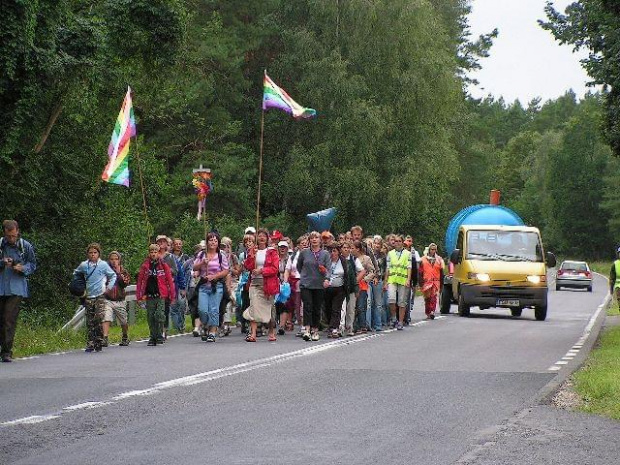 Pielgrzymka piesza Grupa Teczowa A. D. 2007. 29 lipca - 12 sierpnia z Kostrzyna nad Odrą na Jasną Górę. Tegoroczna liczyła 96 uczestników i znów przeszła ponad 440 kilometrów... #pielgrzymka