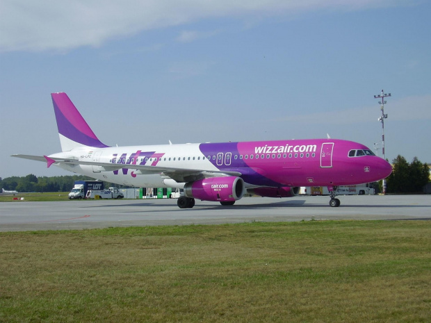 WizzAir - Airbus A320-233 - HA-LPC