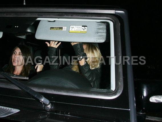 Ash leaving Chateau Marmont-paparazzi sierpień 2007