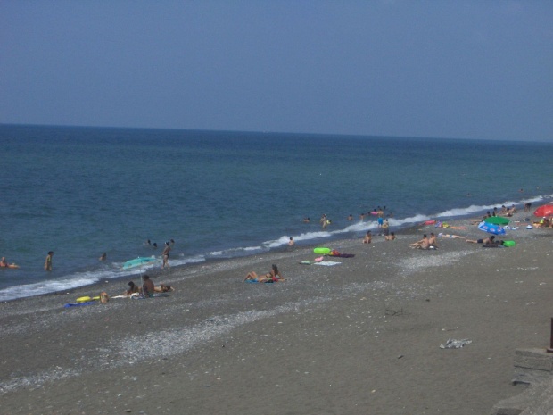 Plaża pozostawia dużo do zyczenia dla osob przyzwyczajonych do piasku polskiego nad Bałtykiem, Ale naprawde ta rownież ma swoj urok i pozytywy :)
A wiecie jakie tam śa muszelki ;o! Przepiękne!:)