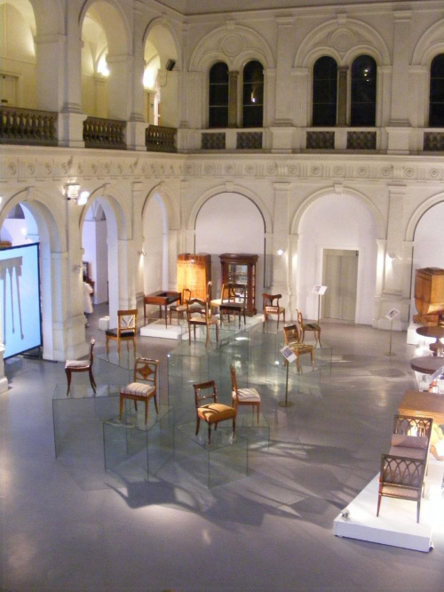 Wystawa mebli w Muzeum Narodowym we Wrocławiu