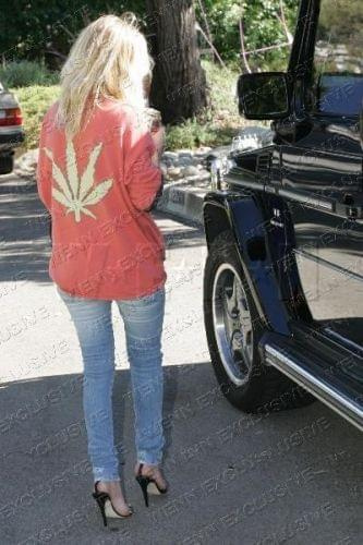 MK arrives at her house in Brentwood-paparazzi wrzesień 2007