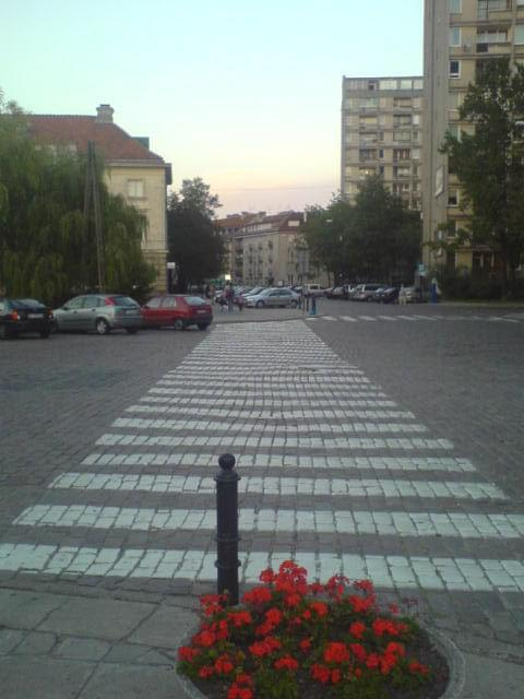 przejście dla pieszych. Warszawa, ul Długa. za restauracją Pizza Hut na pl. Bankowym. #przejście #PrzejścieDlaPieszych #zebra #Warszawa