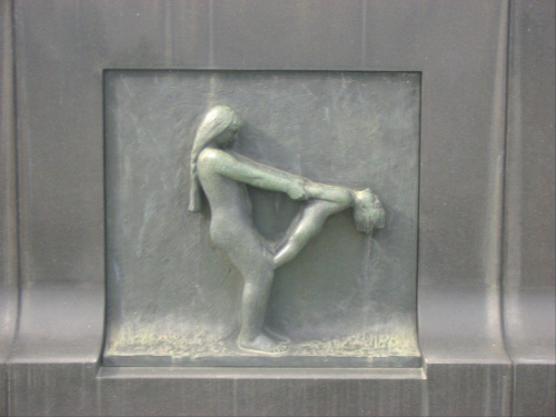 fontanna, płaskorzeźby na bramowaniu #Vigeland